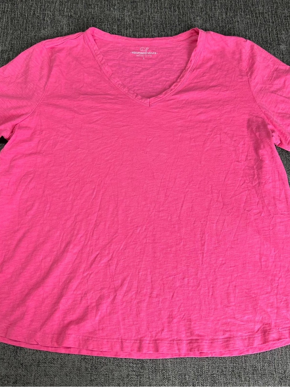 Vineyard Vines T-Shirt Short Sleeve Pink Whale V-Neck Cotton SZ L Round Hem